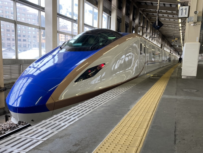 鉄道乗車記録の写真:乗車した列車(外観)(3)        「新潟新幹線車両センターE7系F28編成。越後湯沢駅11番線。」