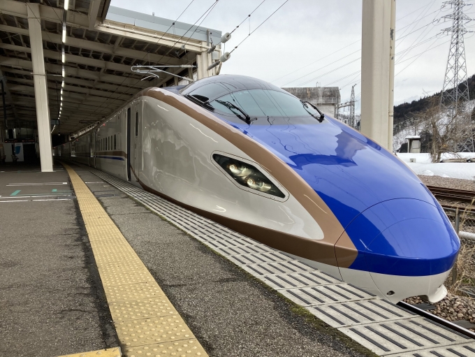鉄道乗車記録の写真:乗車した列車(外観)(3)        「長野新幹線車両センターE7系新幹線 F26編成。ガーラ湯沢駅2番線。」