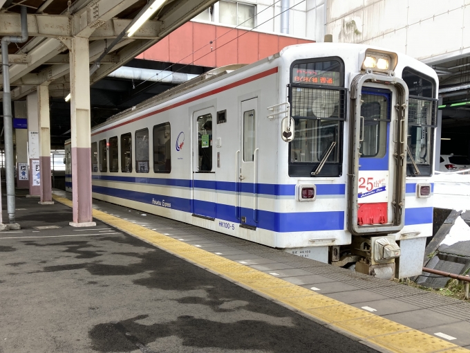 鉄道乗車記録の写真:乗車した列車(外観)(3)        「北越急行HK100-5。越後湯沢駅0番線。」