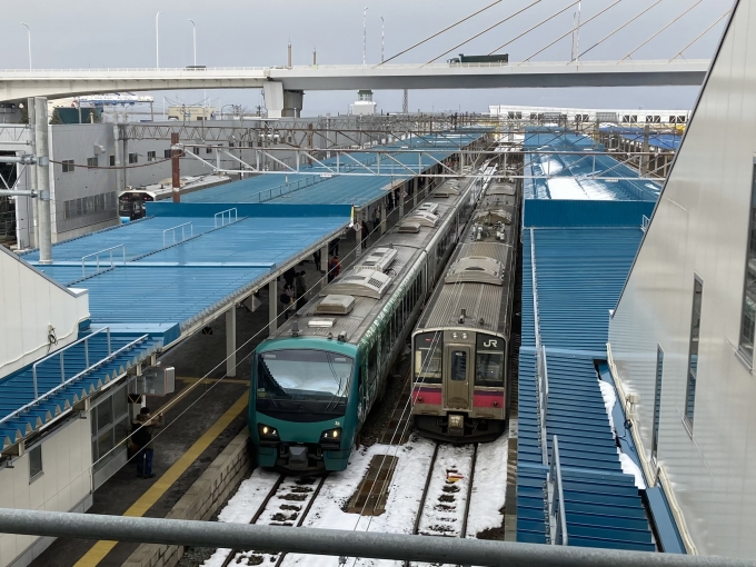 鉄道乗車記録の写真:乗車した列車(外観)(3)        「HB-E300系秋アキ橅5編成。青森駅5番線。」