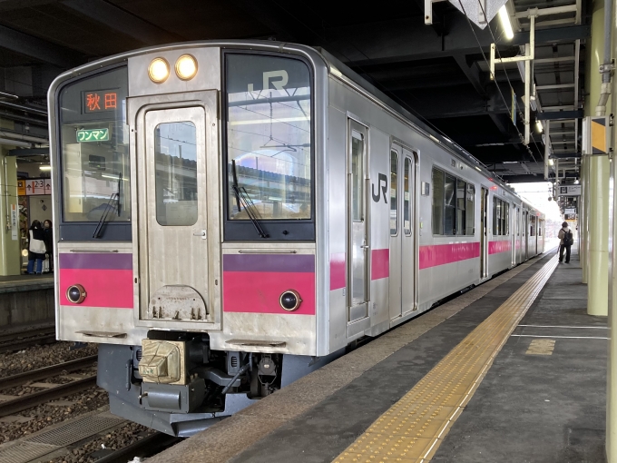 鉄道乗車記録の写真:乗車した列車(外観)(3)        「701系秋アキN15編成。弘前駅2番線。」