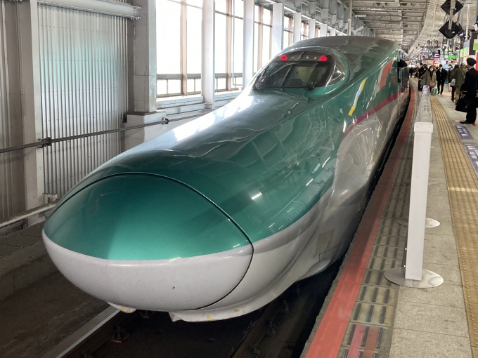 鉄道乗車記録の写真:乗車した列車(外観)(3)        「E5系仙セシU22編成。仙台駅14番線。」