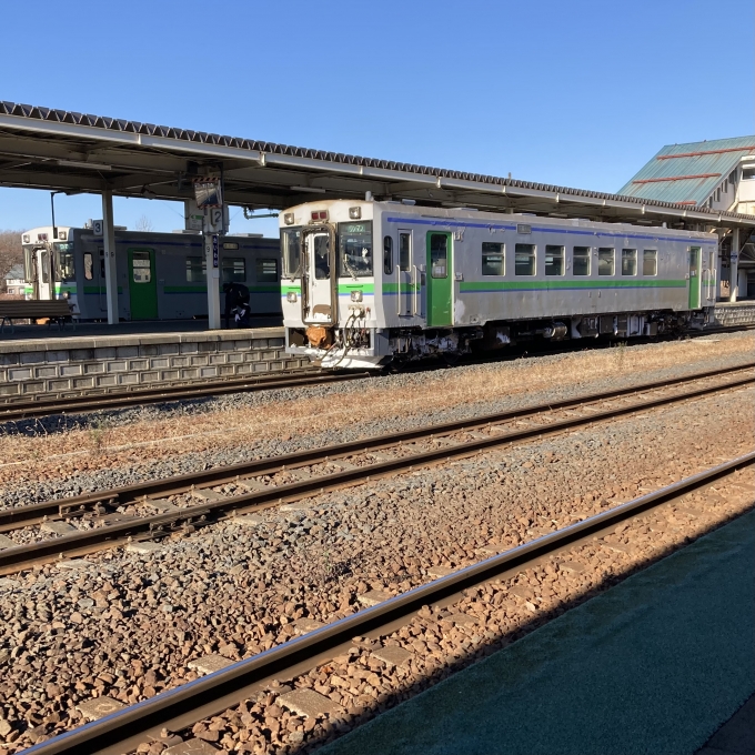 鉄道乗車記録の写真:乗車した列車(外観)(6)        「札トマ所属キハ150-107。追分駅2番線。」