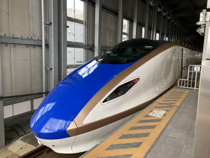 鉄道乗車記録の写真:乗車した列車(外観)(3)        「E7系長野新幹線車両センター F40編成。富山駅14番のりば。」