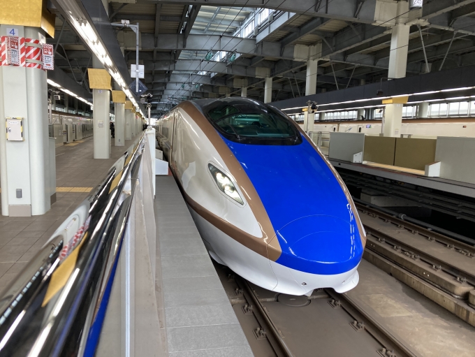 鉄道乗車記録の写真:乗車した列車(外観)(3)        「E7系長野新幹線車両センター F40編成。金沢駅13番のりば。」