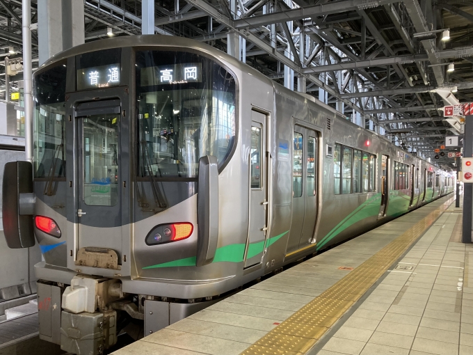 鉄道乗車記録の写真:乗車した列車(外観)(3)        「521系AK02編成＋AK17編成。富山駅1番のりは。」