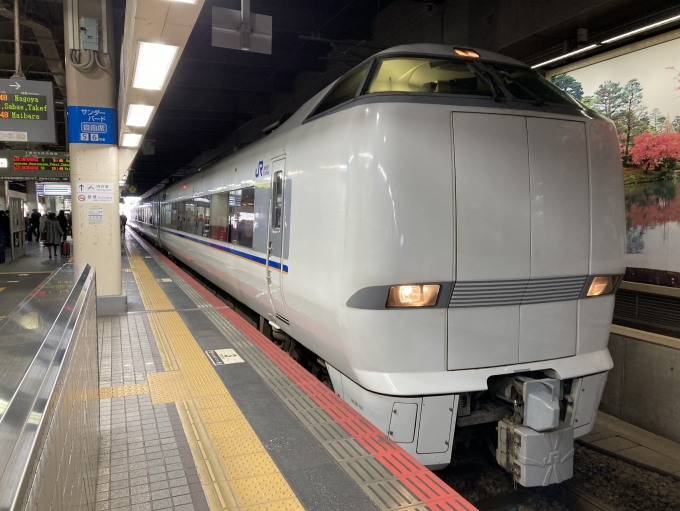 鉄道乗車記録の写真:乗車した列車(外観)(2)        「681系金サワW01編成。金沢駅1番のりば。」