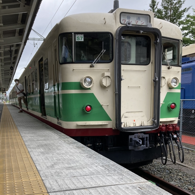 鉄道乗車記録の写真:乗車した列車(外観)(2)        「しなの鉄道115系S7編成。軽井沢駅1番線。」