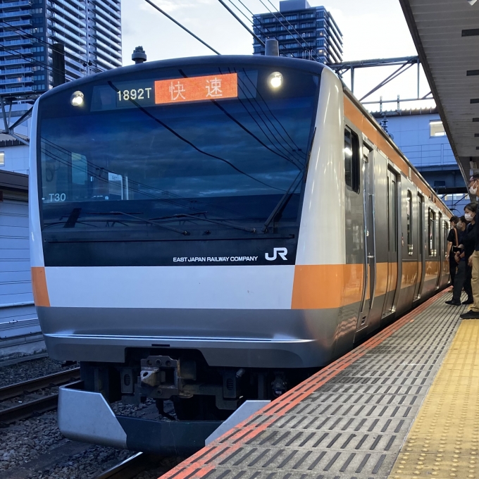 鉄道乗車記録の写真:乗車した列車(外観)(3)        「E233系八トタT30編成。八王子駅2番線。」