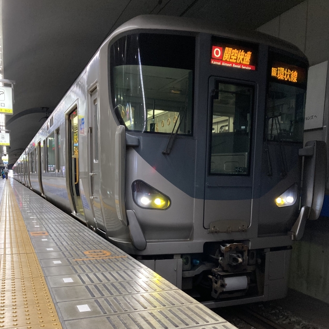 鉄道乗車記録の写真:乗車した列車(外観)(3)        「225系近ヒネHF401編成。関西空港駅4番のりば。」