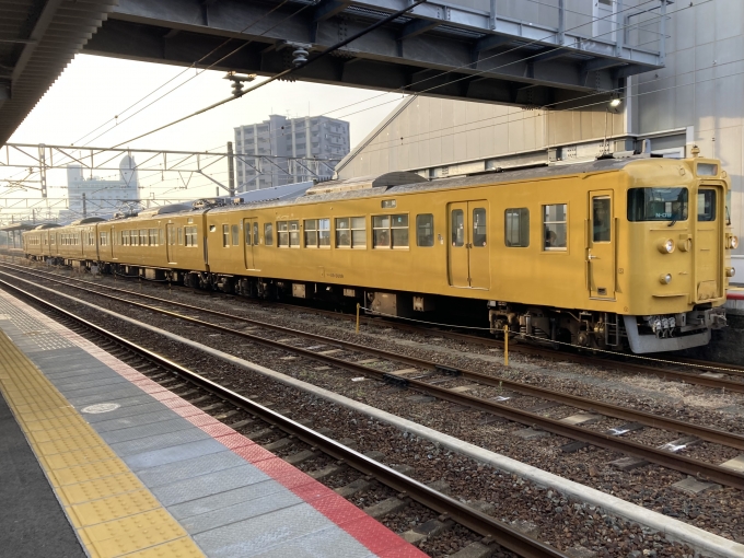 鉄道乗車記録の写真:乗車した列車(外観)(6)        「115系広セキN-09編成。柳井駅3番のりば。」