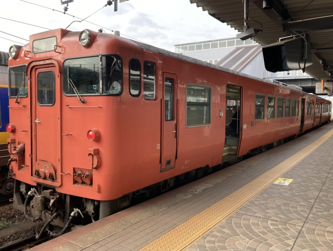 鉄道乗車記録の写真:乗車した列車(外観)(3)        「キハ47 93＋キハ47 1065。新山口駅1番のりば。」