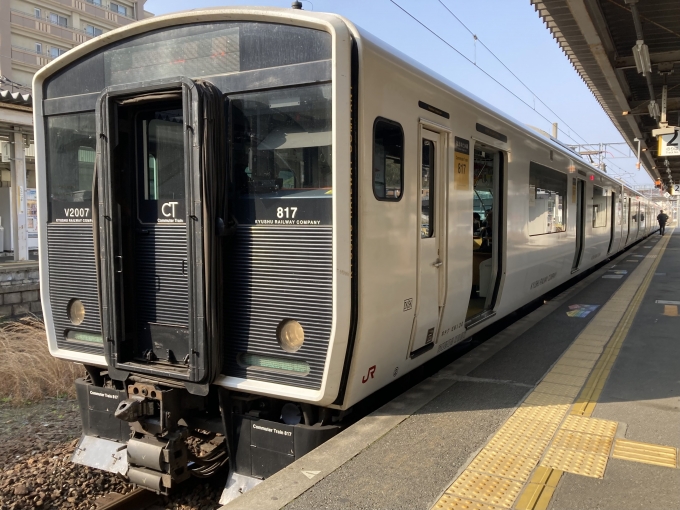 鉄道乗車記録の写真:乗車した列車(外観)(3)        「817系本チクV2007編成＋V2003。新飯塚駅2番のりば。」
