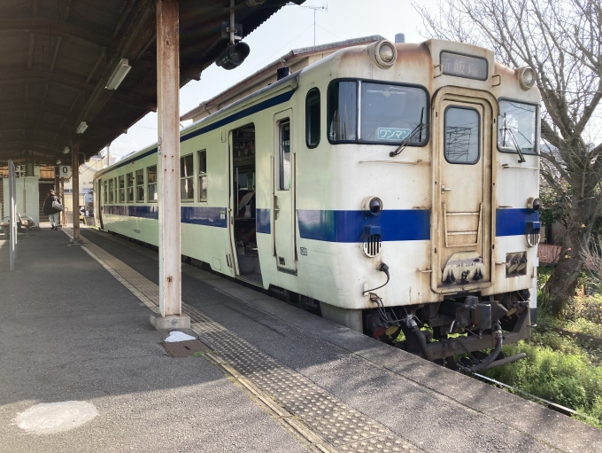 鉄道乗車記録の写真:乗車した列車(外観)(3)        「キハ140 2041。田川後藤寺駅0番のりば。」
