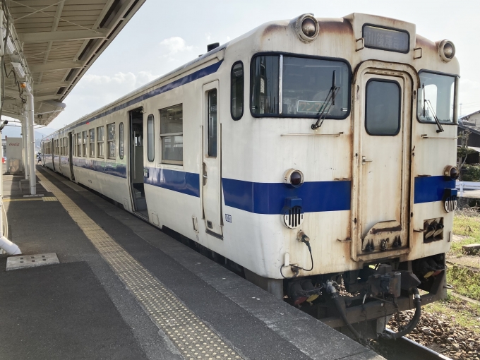鉄道乗車記録の写真:乗車した列車(外観)(3)        「キハ147 54＋キハ147 1069。添田駅発着ホーム。」