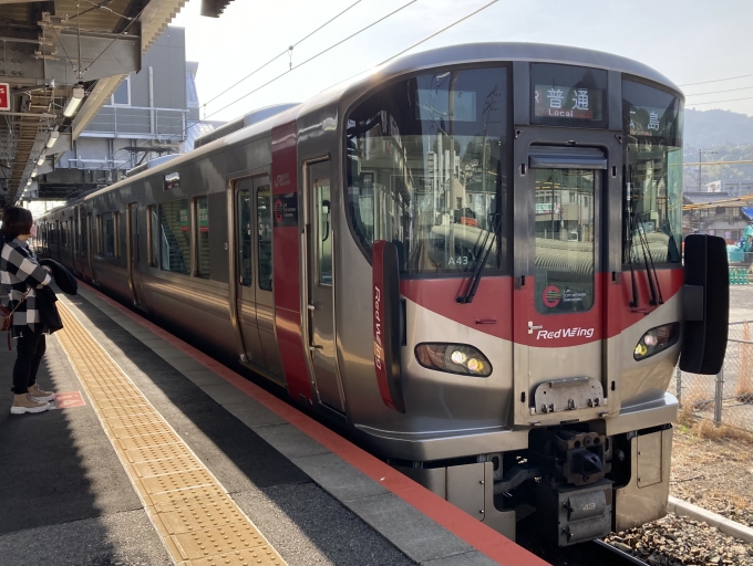鉄道乗車記録の写真:乗車した列車(外観)(3)        「227系広ヒロA43編成。西広島駅3番のりば。」