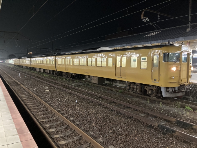 鉄道乗車記録の写真:乗車した列車(外観)(3)        「115系広セキN-17編成。下関駅6番のりば。」