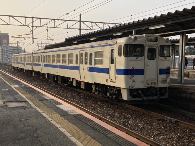 鉄道乗車記録の写真:乗車した列車(外観)(6)        「キハ147-1033＋キハ147-58。」