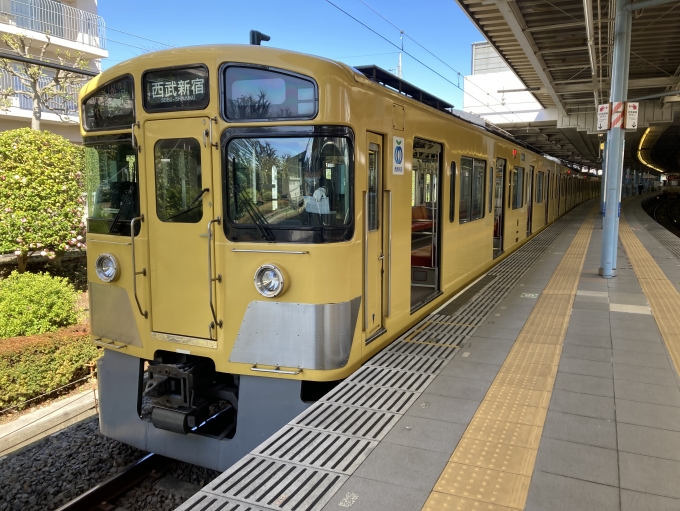 鉄道乗車記録の写真:乗車した列車(外観)(3)        「西武2000系2517F編成＋2531F編成。本川越駅1番線。」