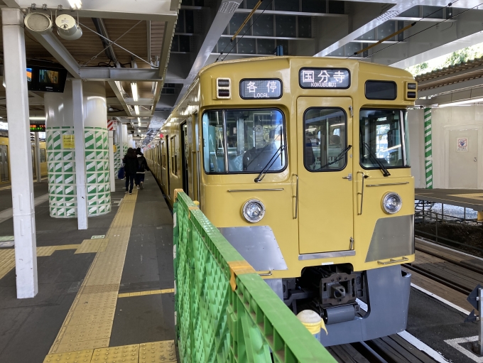 鉄道乗車記録の写真:乗車した列車(外観)(3)        「西武2000系2031F編成。東村山駅2番線。
」