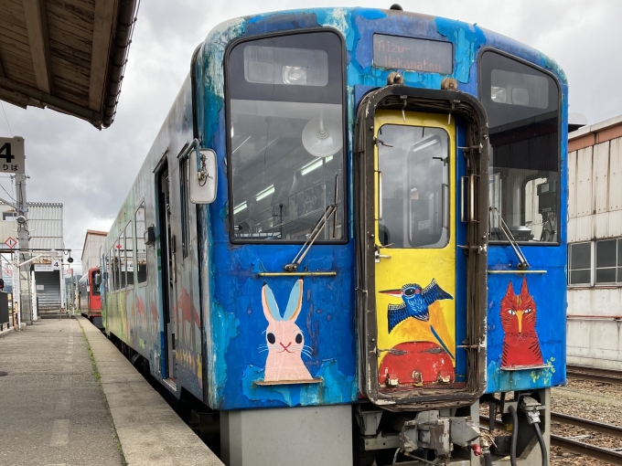 鉄道乗車記録の写真:乗車した列車(外観)(3)        「AT-551。会津田島駅4番のりば。」