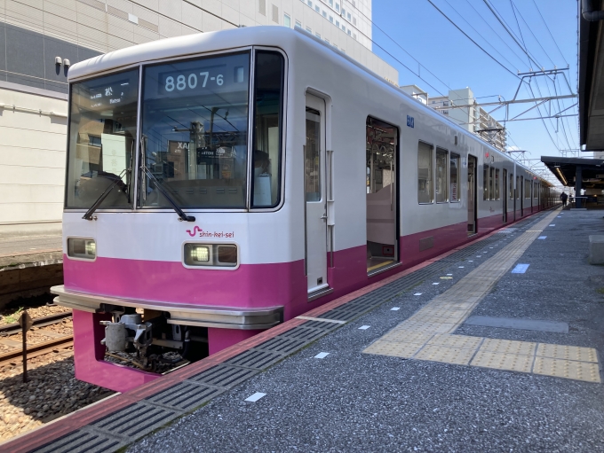 鉄道乗車記録の写真:乗車した列車(外観)(3)        「新京成8800形8807F編成6両。千葉中央駅1番線。」
