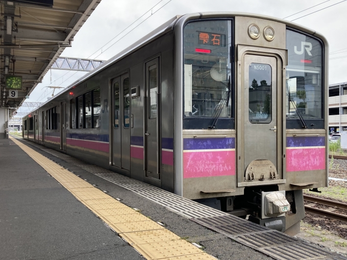 鉄道乗車記録の写真:乗車した列車(外観)(3)        「701 系秋アキN5001編成2両。盛岡駅9番線。」