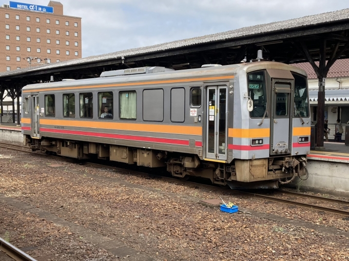 鉄道乗車記録の写真:乗車した列車(外観)(3)        「岡オカ キハ120 328。津山駅2番のりば。」