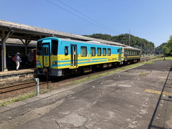 鉄道乗車記録の写真:乗車した列車(外観)(3)        「米トウ所属キハ120-4+キハ120-5。宍道駅3番のりば。」