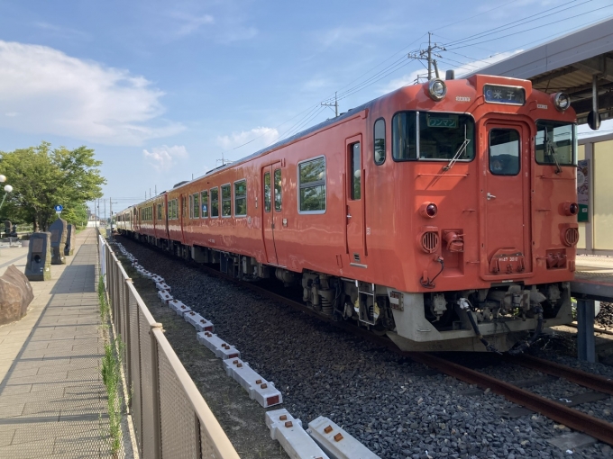 鉄道乗車記録の写真:乗車した列車(外観)(3)        「キハ47 2005+キハ47 1017+ キハ47 30 +キハ47 3010。境港駅2番のりば。」