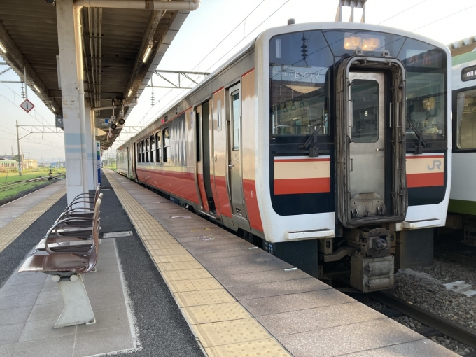鉄道乗車記録の写真:乗車した列車(外観)(3)        「仙コリ キハE120-2+北コリキハ110-214。会津若松駅4番線。」