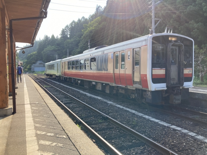 鉄道乗車記録の写真:乗車した列車(外観)(10)        「仙コリ キハE120-2+北コリキハ110-214。」