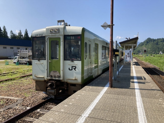 鉄道乗車記録の写真:乗車した列車(外観)(18)        「仙コリ キハE120-2+北コリキハ110-214。只見駅。」