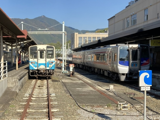 鉄道乗車記録の写真:乗車した列車(外観)(4)        「四マツ2461＋2428。宇和島駅1番のりば。」