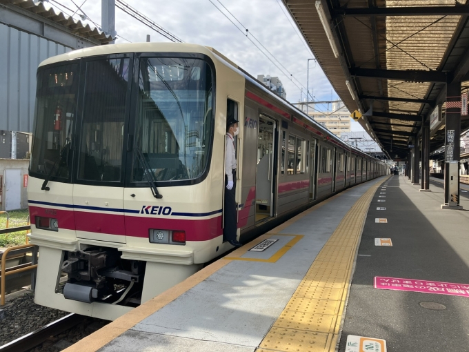 鉄道乗車記録の写真:乗車した列車(外観)(2)        「京王8000系8722F編成。東府中駅2番線。」