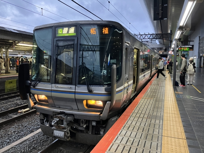 鉄道乗車記録の写真:乗車した列車(外観)(3)        「223系近ホシV27編成。京都駅0番のりば。」