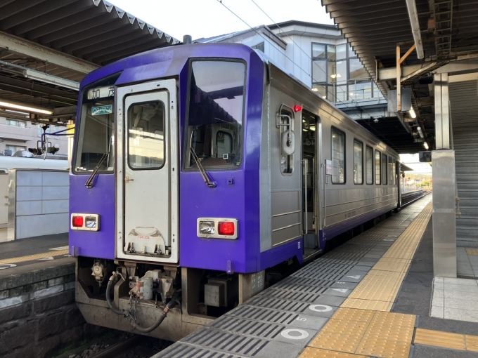 鉄道乗車記録の写真:乗車した列車(外観)(3)        「近カメ所属キハ120 302。加茂駅2番のりば。」