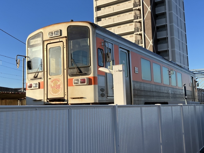 鉄道乗車記録の写真:列車・車両の様子(未乗車)(8)        「キハ11-302。勝川駅留置線。」