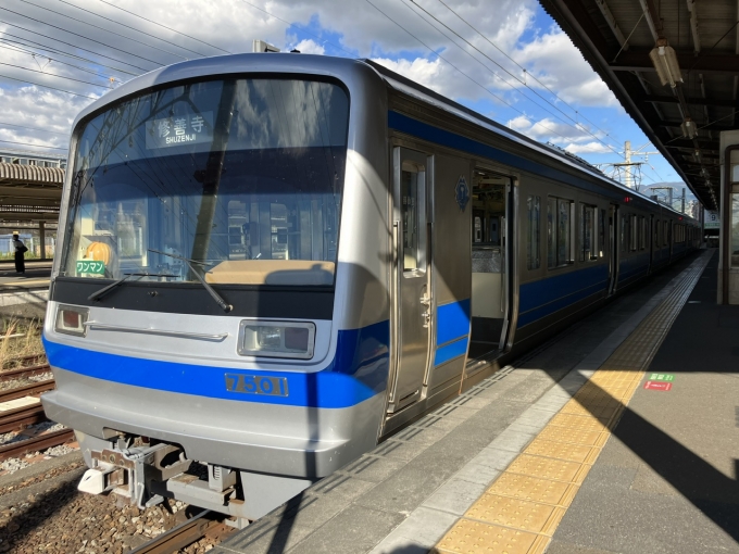 鉄道乗車記録の写真:乗車した列車(外観)(3)        「伊豆箱根鉄道7000系7501F編成。三島駅9番線。」