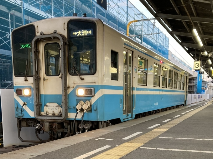 鉄道乗車記録の写真:乗車した列車(外観)(3)        「四マツ所属キハ32 15。松山駅3番線。」
