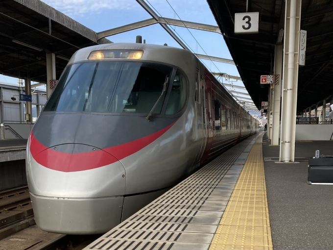 鉄道乗車記録の写真:乗車した列車(外観)(3)        「8000系四マツL5編成。児島駅3番のりば。」