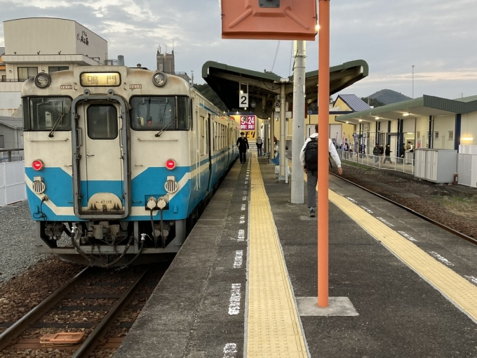 鉄道乗車記録の写真:乗車した列車(外観)(5)        「四トク所属キハ47 174＋キハ47 118。鳴門駅2番のりば。」
