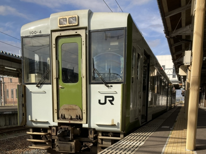 鉄道乗車記録の写真:乗車した列車(外観)(3)        「盛イチ所属キハ100-4＋キハ100-3。横手駅1番線。」