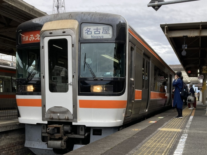 鉄道乗車記録の写真:乗車した列車(外観)(3)        「キハ75系海ナコ2編成。松阪駅1番線。」
