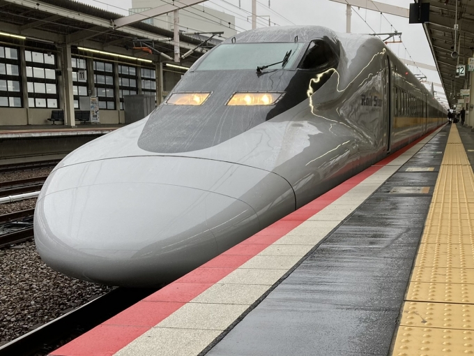 鉄道乗車記録の写真:乗車した列車(外観)(3)        「700系幹ハカE3編成。姫路駅12番のりば。」