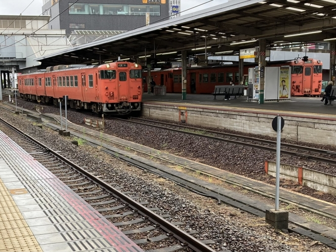 鉄道乗車記録の写真:乗車した列車(外観)(4)        「岡オカ所属キハ47 170＋キハ47 29。岡山駅9番のりば。」