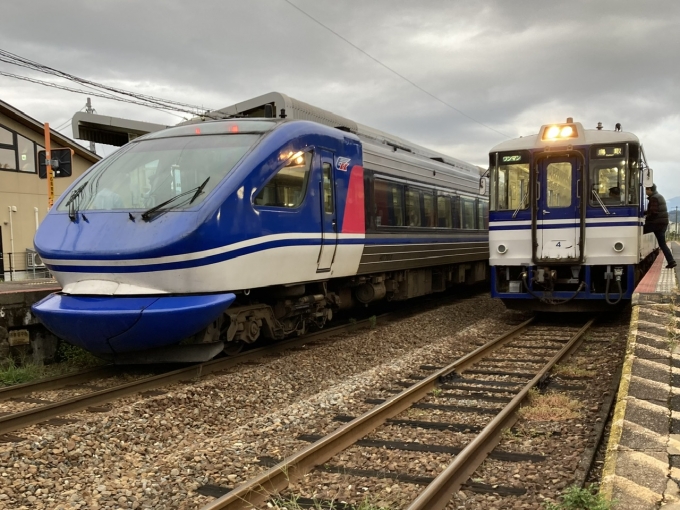 鉄道乗車記録の写真:乗車した列車(外観)(6)        「智頭急行HOT3500形HOT3504＋HOT3503。」