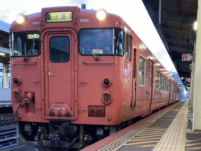 鉄道乗車記録の写真:乗車した列車(外観)(3)        「米トリ所属キハ47 35＋キハ47 1025。鳥取駅2番のりば。」