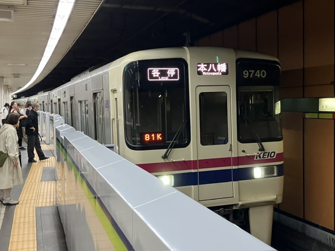 鉄道乗車記録の写真:乗車した列車(外観)(3)        「京王9000系9740F編成。新宿三丁目駅2番線。 」