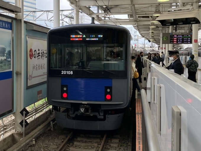 鉄道乗車記録の写真:乗車した列車(外観)(3)        「西武20000系20108F編成。西武新宿駅3番線。」